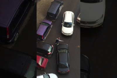 К  бордюру отъедь  !