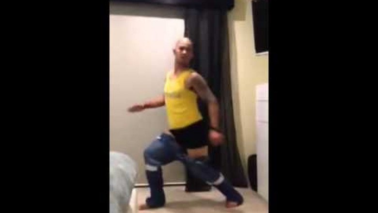 Как надеть брюки без помощи рук 